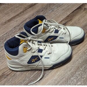 Boys Reebok in Vintage Inspired High Tops Athletic Sneaker Size 4